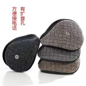 Orejeras gruesas a prueba de viento con forro polar cálido para hombre, orejeras de una pieza con diseño a cuadros para invierno, compatibles con audífonos montados en la parte posterior. - Product Image 1