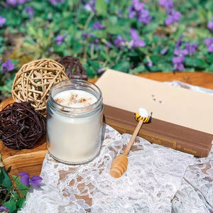 Bougie parfumée en cire de soja pour la décoration intérieure, en gros, avec étiquette privée de luxe, dans un bocal en verre ambré, parfum de fêtes, bougie parfumée unique - Product Image 4