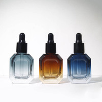 Flacon pulvérisateur d'huile essentielle en verre octogonal dégradé de 10 ml, bouchon en plastique noir, impression sérigraphique, couleurs personnalisées pour cosmétiques