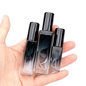 Bouteille d'échantillon de parfum carré <span class=keywords><strong>noir</strong></span> de 5ml 10ml avec couvercle de pulvérisateur à pompe bouteille de parfum carrée noire vide bouteille de parfum créative mignonne - Product Image 3