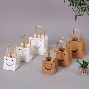 Nouveauté 2023 : Sac à fleurs portable avec visage souriant, 3 tailles, sac floral pliable carré en papier kraft pour boutique de cadeaux - Product Image 2