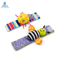 OEM Chaussettes hochet sensorielles éducatives précoces en peluche douce pour nouveau-nés et nourrissons, avec détecteur de mouvement pour poignet et pied, antibactériennes