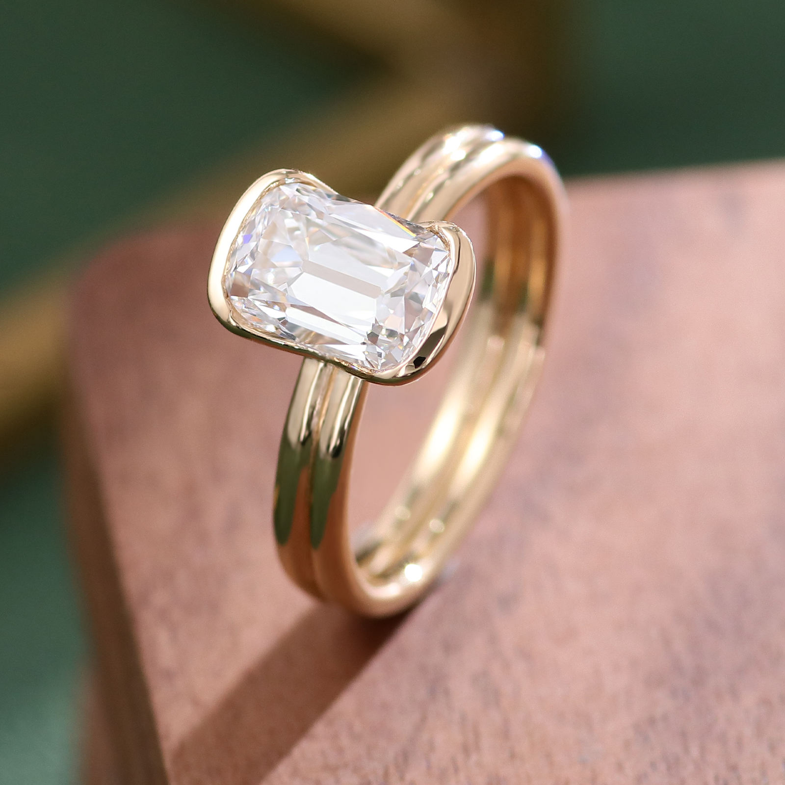 Anillo de oro amarillo de 10 quilates con diamantes de laboratorio