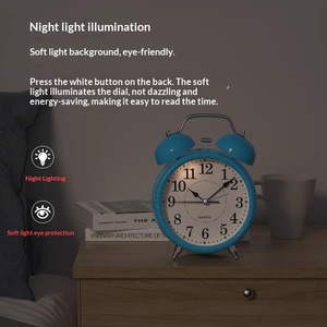 새로운 소형 침대 옆 기계식 알람 시계 학생 어린이 귀여운 만화 디자인 금속 발광 기상 시계 트위스트 침실 실내용 - Product Image 3