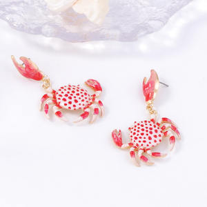 Pendientes de arcilla polimérica Pendientes de cangrejo hechos a mano de polímero para mujer - Product Image 1