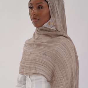 2025年ホットセール クリンクルレーヨンビスコースヒジャブ 高品質ムスリム向けカスタムショールヒジャブ LOLOVE 通気性 四季対応 デイリーユース - Product Image 4