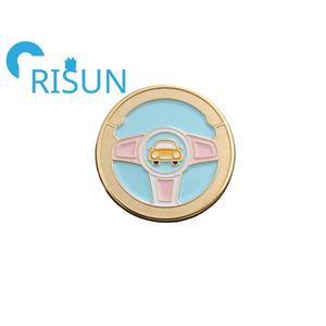 Épingles à revers en émail personnalisées en gros, mignonnes, en forme de volant de course, cadeau pour les amateurs de voitures, épingles, broches, badges en émail métallique - Product Image 4