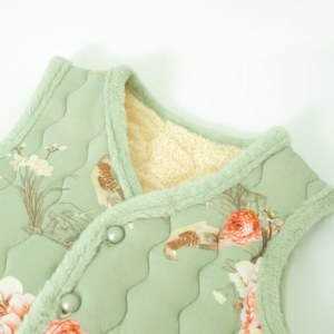 Elegante Chaleco de Invierno de Inspiración Asiática, con Estampado Floral y Detalles de Terciopelo Suave, Prenda Exterior Estilosa para Mujeres de Mediana Edad - Product Image 2