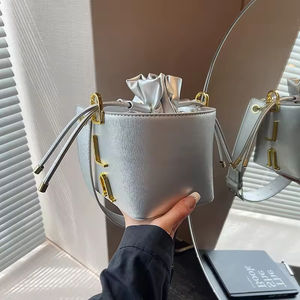 Bolso bandolera informal de diseñador para mujer, bolso vintage, decoración de cadena, bolso de hombro de nicho - Product Image 4