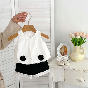 Conjunto de Dos Piezas <span class=keywords><strong>para</strong></span> Niñas, Verano 2026, Top sin Mangas de Algodón Puro con <span class=keywords><strong>Flores</strong></span> 3D y Pantalones Cortos con Ribete de Encaje - Product Image 1