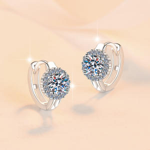 ต่างหูห่วงทรงดอกทานตะวันสุดหรู ดีไซน์สี่ก้าน ทำจากเงินแท้ S925 ประดับเพชรโมอิสซาไนต์ 1 กะรัต*2 ระดับความสะอาด VVS1 เหมาะสำหรับเป็นของขวัญหมั้น - Product Image 2