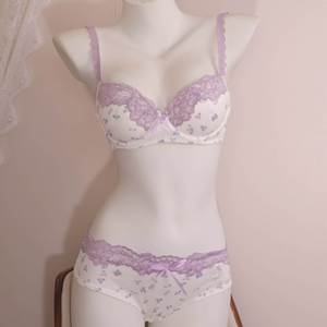 Ensemble de soutien-gorge floral violet pur et doux, délicat, bordé de dentelle, taille basse, avec nœud papillon, féminin et confortable - Product Image 4