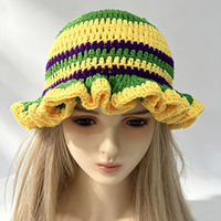 Chapeau Bob en Crochet pour Femme, Rayures Violettes, Vertes et Dorées, Bord Volanté, Idéal pour le Mardi Gras, les Festivals et les Costumes de Fête
