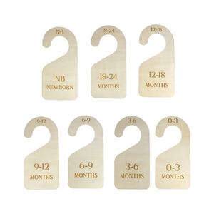 Tailai in legno lucidato appendiabiti in legno per neonati organizzatore divisorio per neonato Nursery 24 scatole di legno artigianali da parete cartelli - Product Image 1