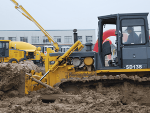 بلدوزر هيدروليكي صيني الصنع بوزن 15 طن طراز SD13S مع شفرة 2.7 متر مكعب وشفرة متعددة الاستخدامات - Product Image 3