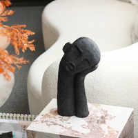 Sculptures et objets d'art décoratifs en résine au design moderne pour salons et bureaux