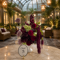 Bola Bunga Hydrangea Hijau Burgundy Ramah Lingkungan yang Elegan dengan Sentuhan Alami untuk Upacara Pernikahan di Gereja Dalam Ruangan dengan Pita Gantung