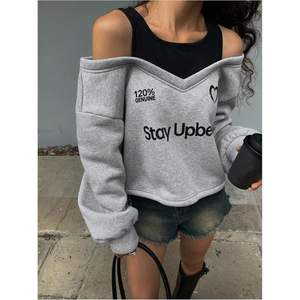 Sudadera Personalizada para Mujer con Hombros Descubiertos, Manga Larga Asimétrica, Gráfico de Letras, Estilo Casual Urbano - Product Image 1