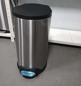 Poubelle moderne en métal avec pédale et grand sac intérieur pour le recyclage, utilisation intérieure/extérieure pour hôtels et maisons - Product Image 2