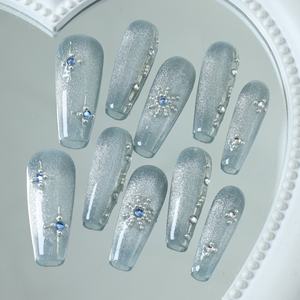 Prix d'usine, vente en gros : Faux ongles à presser faits main, couvrance totale, forme cercueil moyenne, en acrylique de luxe, motif étoile et papillon - Product Image 5