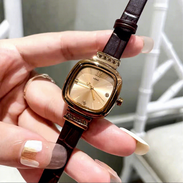 Luxury Quartz Watch Women Square Dial 30mm Glass Synthetic Leather Strap Alloy Case Analogue-Digital Display 3BAR Waterproof