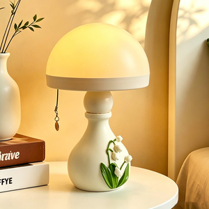 Lampada Notturna a Forma di Fungo con Rilievo di Mughetto, Lampada da Comodino Stile Crema, Luce Decorativa d'Atmosfera per Camera da Letto di Ragazze - Product Image 1