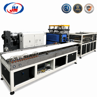 Ligne d'extrusion automatique de panneaux muraux en PVC, machine de fabrication de portes WPC pour la production de panneaux de placards en composite bois-plastique 600-1200 mm