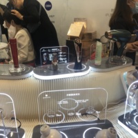 Support d'affichage pour appareil de beauté en acrylique transparent avec lumière LED, présentoir de bureau en forme de L en plexiglas pour instruments de beauté, idéal pour les expositions
