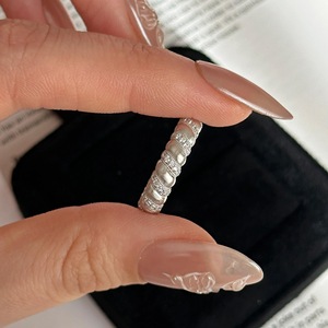 Bague vintage en argent pur S925 pour femmes, torsadée, avec incrustation de dentelle, haut de gamme, tendance de niche, personnalisée, luxe léger - Product Image 4