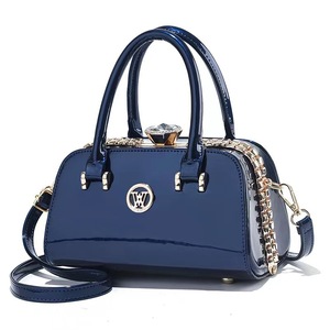 Multifunktion ale rote Leder handtasche für Damen mit Diamant stickerei Einfache Atmosphäre Neue Tasche zum Abendessen Bright Texture Bags - Product Image 4