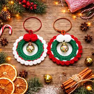 Porte-clés de Noël au crochet fait main en fil, Père Noël et Bonhomme de neige, cadeau de vacances mignon - Product Image 4