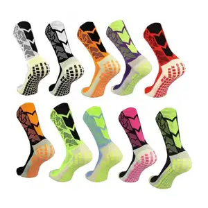 Großhandel beliebte Fußballsocken Individuelle Anti-Rutsch Outdoor Erwachsene verdickte kurze Sport-Fußballsocken