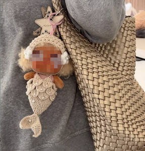 Solo Ropa: Conjunto de Sirena Hecho a Mano para Muñeca Crybaby de 13CM, Estilo Fiesta Canción del Atardecer, con Colgante y Ropa de <span class=keywords><strong>Bebé</strong></span> <span class=keywords><strong>Llorón</strong></span>, Ropa de Pescado Tejida - Product Image 2