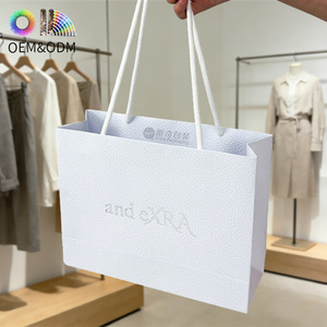 Bolsa de Papel Blanca para <span class=keywords><strong>Ropa</strong></span> con Asa, Personalizada con Logotipo de Marca, Diseño de Lujo, para Promoción, Regalos, Compras al por Mayor - Product Image 5