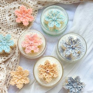 Vela Aromática con Forma de Copo de Nieve Navideño, Decoración para el Hogar con Atmósfera Invernal, Regalo Navideño - Product Image 3