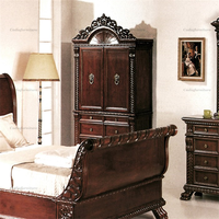 Ensemble de chambre à coucher traditionnel italien sculpté à la main structure en bois massif