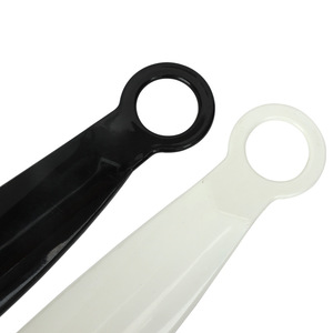 Calzador de Plástico Corto y Compacto para el Hogar, Duradero y Portátil - Product Image 1