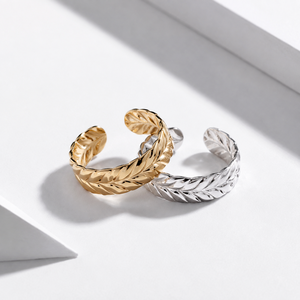 Bague ouverte en acier inoxydable à motif feuille de blé avec placage sous vide or 14K, options de couleur or et argent - Product Image 1
