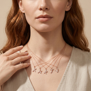 Collier minimaliste à superposer pour femme, pendentif alphabet K N R T V en or rose 18 carats et diamants naturels, collection Modern Line Initial. - Product Image 6