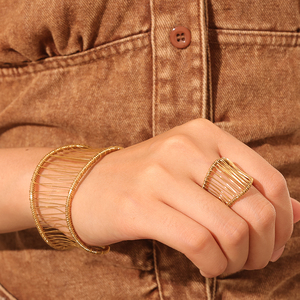 ชุดเครื่องประดับกันน้ำสำหรับผู้หญิง สร้อยข้อมือแบบเปิดหลายชั้น ปรับขนาดได้ <span class=keywords><strong>สาย</strong></span>รัดข้อมือแบบกว้าง ทำจากสแตนเลสสตีล หุ้มด้วยลวด - Product Image 2