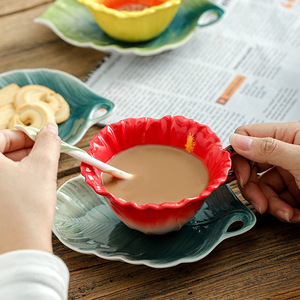 <span class=keywords><strong>Tasse</strong></span> à café en céramique de 6 oz et ensemble de soucoupe avec cuillère <span class=keywords><strong>tasse</strong></span> à café en feuille de fleur <span class=keywords><strong>tasse</strong></span> à thé avec poignée tasses à boire florales vintage - Product Image 3