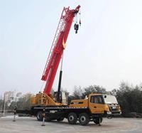 Grue sur camion Sany d'occasion de 30 tonnes STC300C avec flèche principale de 44,5 m, hauteur de levage de 53 m et vitesse de déplacement de 85 km/h pour projets d'exportation B2B
