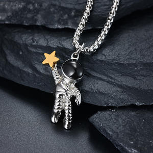 2022 nouvelle étoile cueillette astronaute astronaute Taige bijoux acier pendentif garde or rêve étoile cueillette collier - Product Image 1
