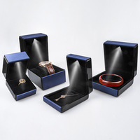 Boîte d'emballage pour bijoux en gros avec logo personnalisé d'usine, éclairage blanc, pour boucles d'oreilles, colliers, bracelets, et boîte à bijoux noire avec anneau LED