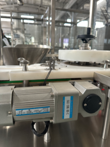 Máquinas Cosméticas Automáticas y Semiautomáticas de Alta Velocidad para Envasado de Viales Pequeños, Lociones, Jeringas de 2 Líneas y Sellado de Solución Salina <span class=keywords><strong>Normal</strong></span> - Product Image 4