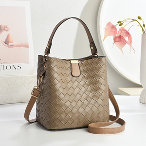 ผู้ผลิตกระเป๋าคุณภาพดีราคาส่ง กระเป๋าสะพายไหล่ผู้หญิงคุณภาพสูง ดีไซน์หรูหรา กระเป๋าถือแฟชั่นสำหรับผู้หญิง - Product Image 4