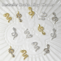 En gros, Breloques pour ongles en alliage en forme de petite serpe, Strass, Décorations 3D pour nail art en forme de serpent, Accessoires