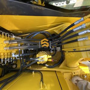 Excavadora de cadenas PC130 con pocas horas de uso en venta, perfecta para trabajos a gran escala y exigentes - Product Image 5