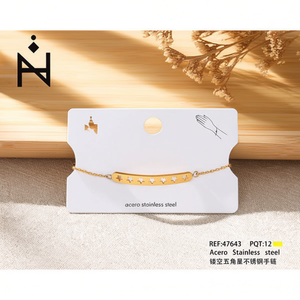 Brazalete de Acero Inoxidable con Estrella de Cinco Puntas Calada, Chapado en Oro, Moderno y Unisex - Product Image 3