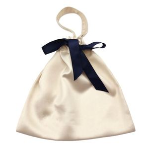 Pochette personnalisée en satin de soie noir pour bijoux de mariage, grand sac à cordon pour le linge - Product Image 1